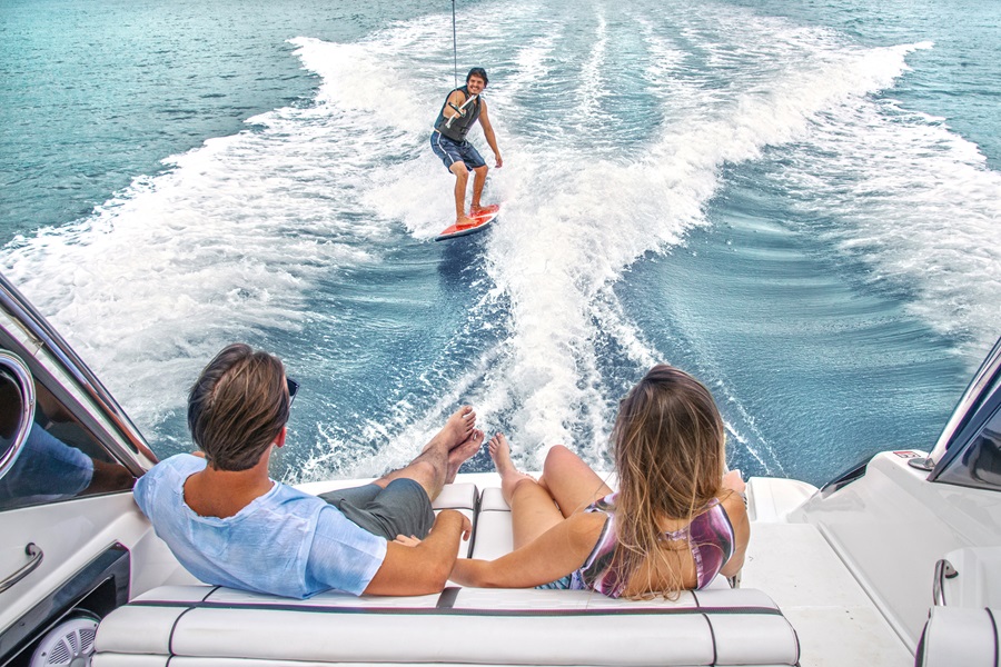 Prancha de Wake em uma lancha focker
