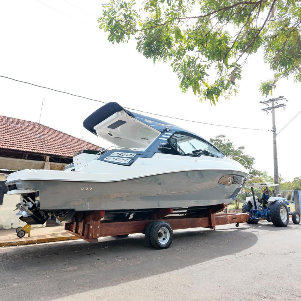 LANCHA NAZARE PAULISTA