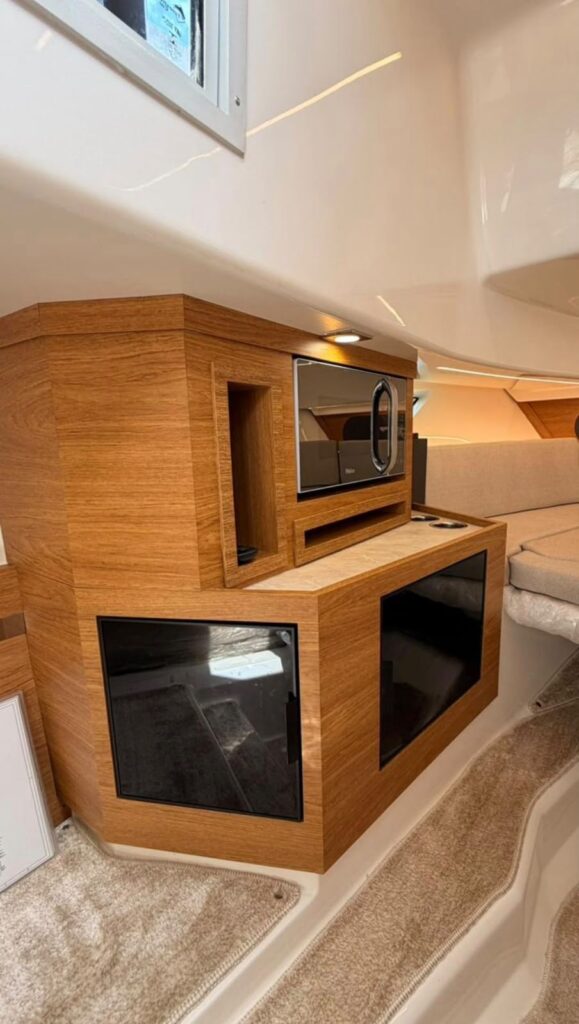 Focker 300 F-Design 2024 seminovo — foto 4