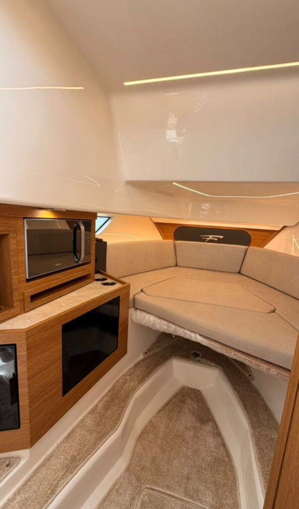 Focker 300 F-Design 2024 seminovo — foto 5