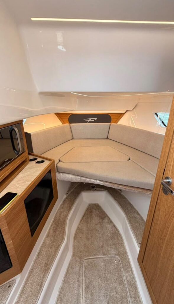 Focker 300 F-Design 2024 seminovo — foto 3